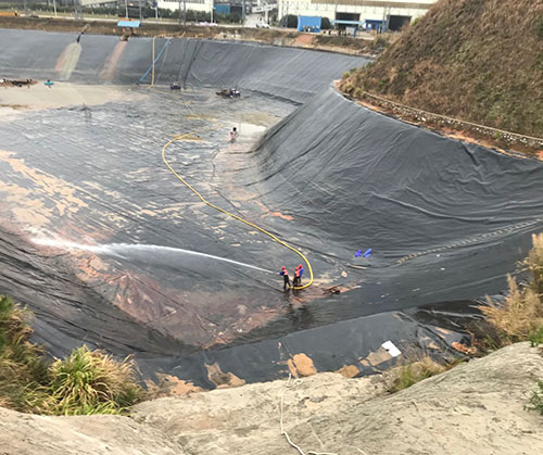 老街街道废水池清理