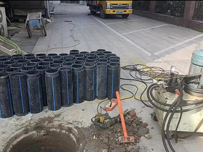 老街街道PE置换管厂家 DN315置换管 非开挖管短管置换